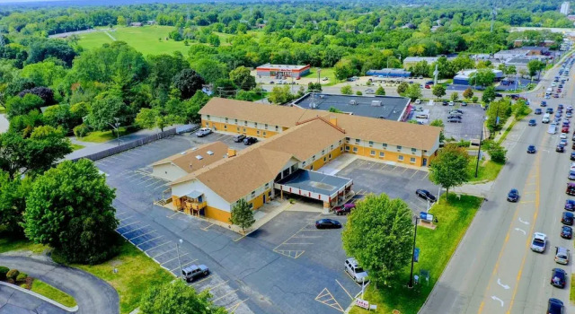 Sweden House Lodge, Book Hotel Rockford Illinois