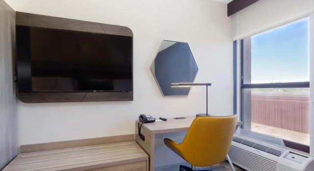 Номер Premium Holiday Inn Express & Suites Phoenix - Tempe by IHG