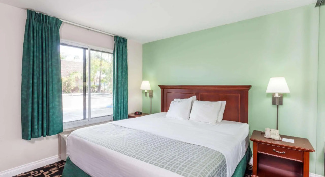 Номер Standard Ramada by Wyndham Oceanside