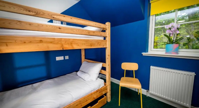 Кровать в общем номере Loch Ness Bunk Inn