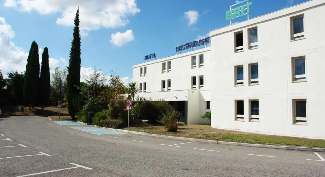 Brit Hotel Marseille Aéroport, Забронировать Отель Отели Ле-Пенн-Мирабо с парковкой, Парковка
