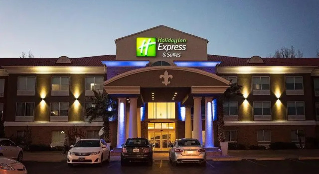 Кровать в общем номере Holiday Inn Express & Suites Alexandria by IHG