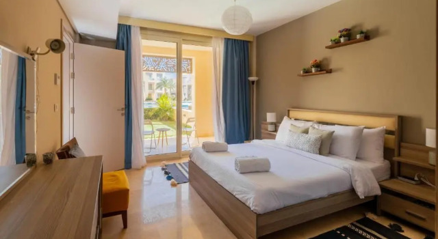 Jazzy 1BDR w Outdoor Pool View Terrace Free Pool & Beach Access, Prenota Appartamento El Gouna 