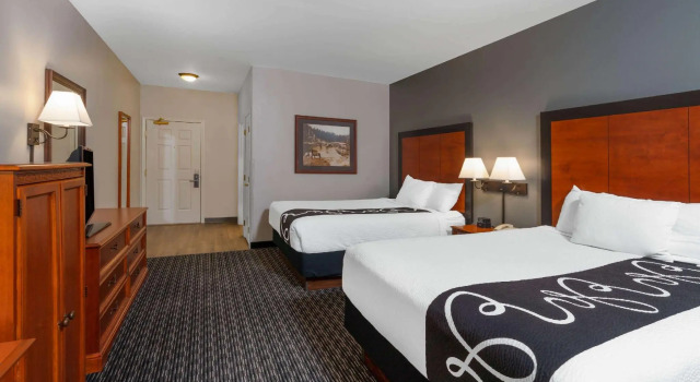 Четырёхместный номер Standard La Quinta by Wyndham Rifle