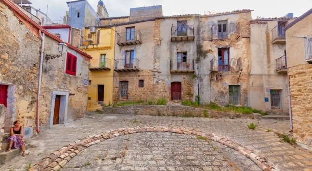Casa Alesina - Balcony on Tusa, Book Apartment Hotels in Sicily with Parking, Parking