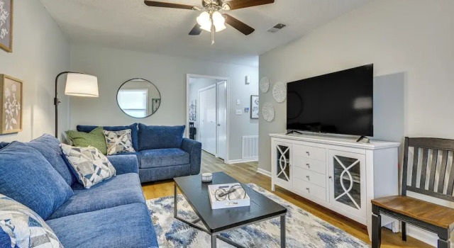 Апартаменты High Point Townhome w/ Patio, 1 Mi to Main Street!
