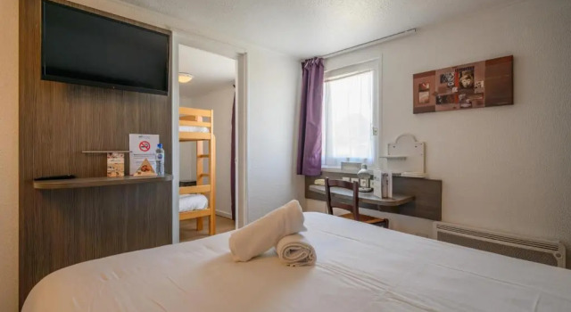 Семейный номер Standard Brit Hotel Reims La Neuvillette