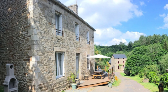 Maison du Moulin du Pont Neuf, Varaa Hotelli Hotellit Côtes-d'Armor pysäköinnillä, Pysäköinti
