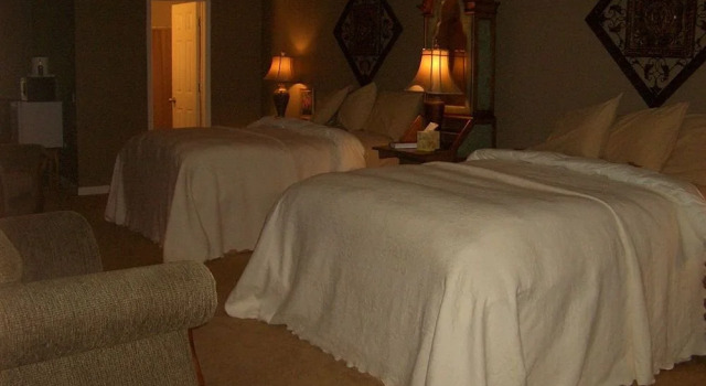 Cart Barn Inn, Book Hotel Bruce 