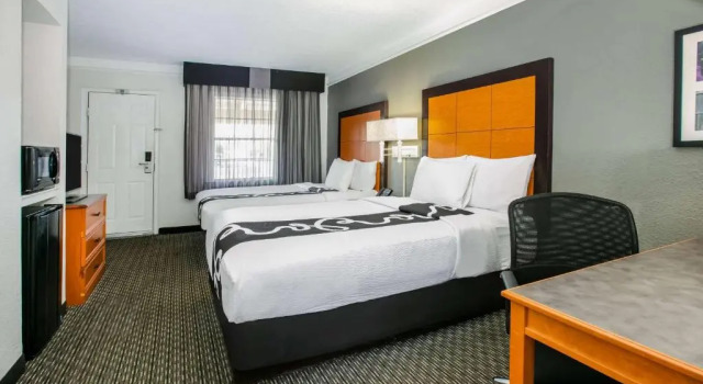 Семейный люкс Deluxe La Quinta Inn by Wyndham Dallas Uptown
