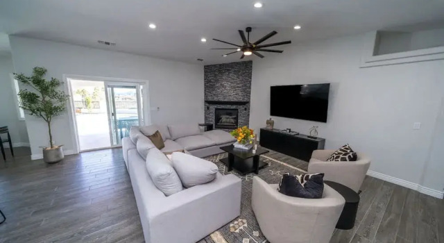 Lavish Lake Havasu Villa Pool Fire Pit an Views, Забронировать Вилла Виллы Лейк-Хавасу-Сити, рядом с Havasu Riviera State Park, Вилла