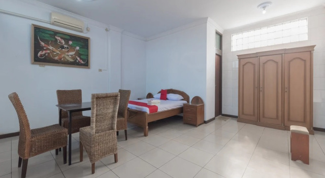 RedDoorz Syariah near Taman Kota Kuningan, Book Hotel Kuningan West Java