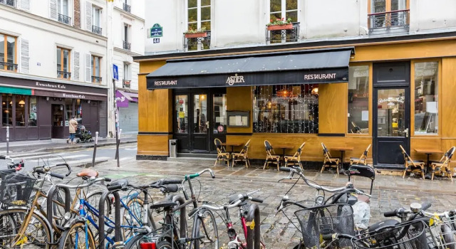 Spacious by Canal Saint Martin, Забронировать Отель 11-й округ: Бастилия Париж, рядом с Курон