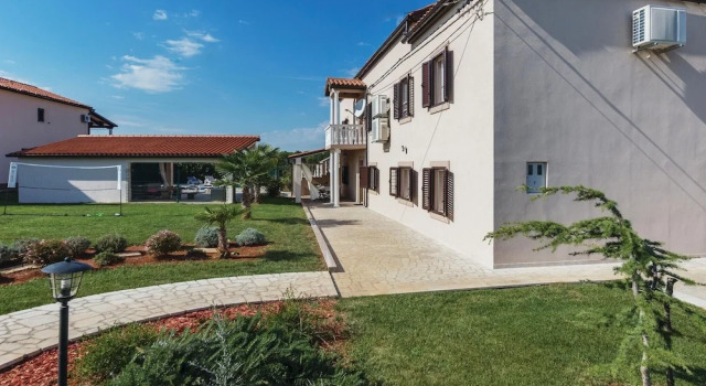 Stunning Home in Barban With Wifi and 6 Bedrooms, Book Hotel Barban Istria