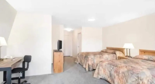Четырёхместный номер Standard Travelodge by Wyndham New Philadelphia