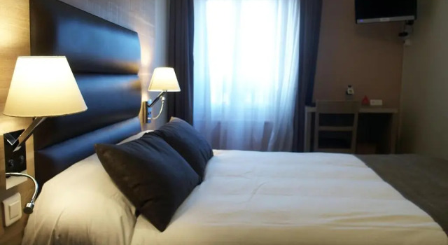 LOGIS HOTEL - Auberge de lHélix, Book Hostel Rosoy Burgundy