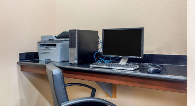 Comfort Inn Near UNT, Забронировать Отель Дентон Dallas - Fort Worth Metropolitan Area, рядом с Texas Health Presbyterian Hospital Denton