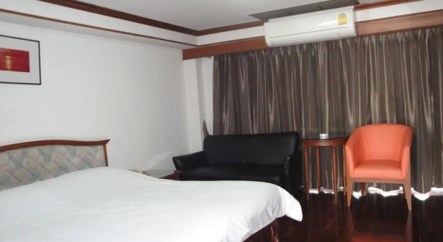 Номер Deluxe с балконом Interchange Tower Serviced Apartment - SHA Extra Plus
