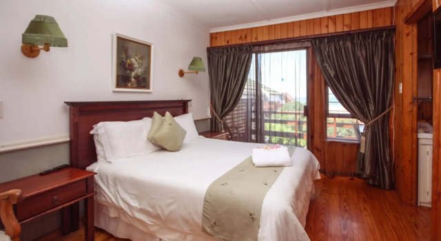 Aston Woods Bed and Breakfast, Забронировать Отель «постель и завтрак» Отели Route 62 с парковкой, Парковка