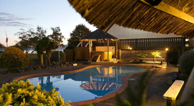 Апартаменты Le Chalet Suisse Motel Taupo