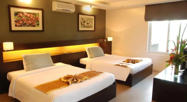 Полулюкс Fairways and Bluewater Boracay