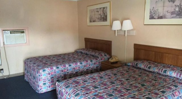 Четырёхместный номер Standard Budget Inn - Scottsboro