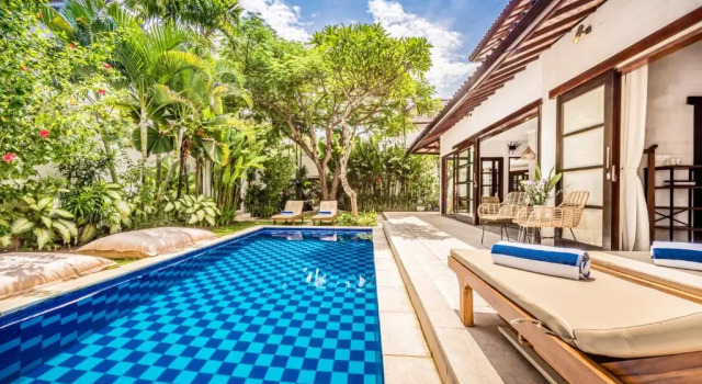 Villa Aurora - Private 6 BDR Villa in Seminyak, prime Location, Pool & Garden, Rezervovat Vila Chaty v Bali, Chalupa