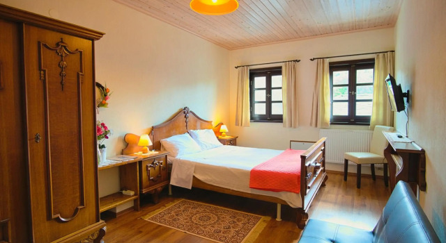 Guesthouse Lucas, Забронировать Отель Аспрангелои 