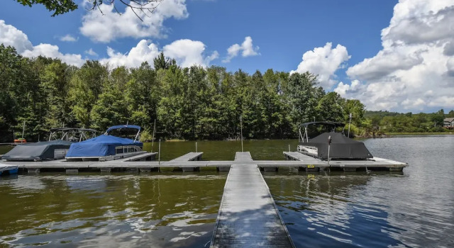 Log Mahal, Buchen Sie Hotel McHenry 