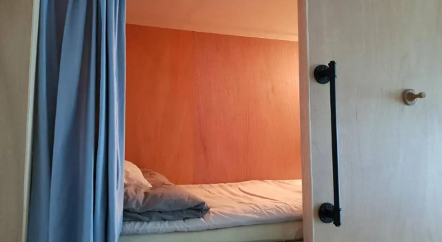 Кровать в общем номере Sen Guesthouse