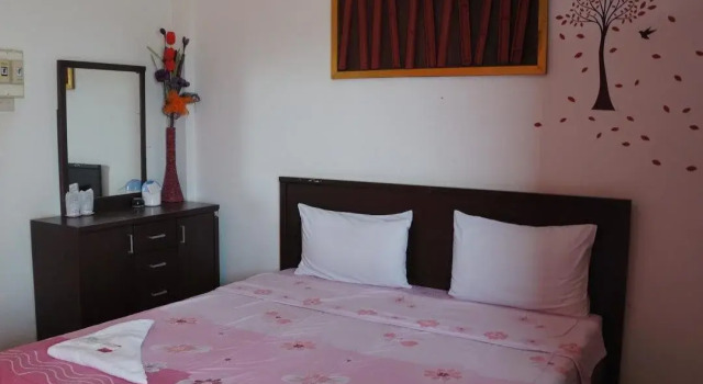 Phuttipong Apartment, Varaa Huoneisto Hotellit North-Eastern Thailand pysäköinnillä, Pysäköinti