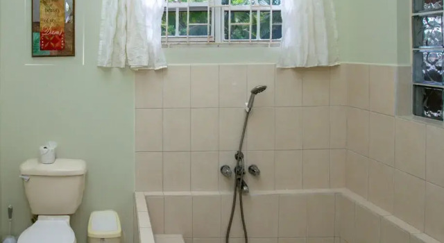 Вилла Beautiful 5-bed Villa With Views And Pool - Decaj 5 Bedroom Villa by RedAwning