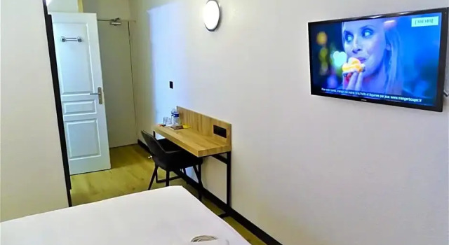 Номер Deluxe Euro Hôtel Paris Créteil