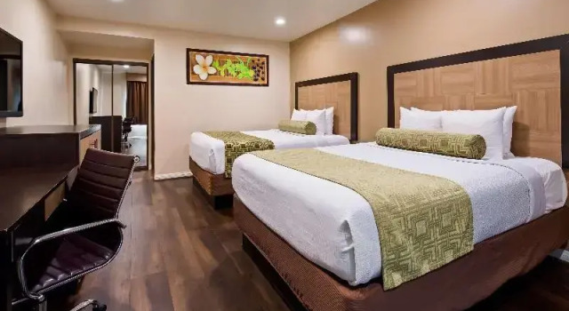 Четырёхместный номер Glenrrock Inn And Suites