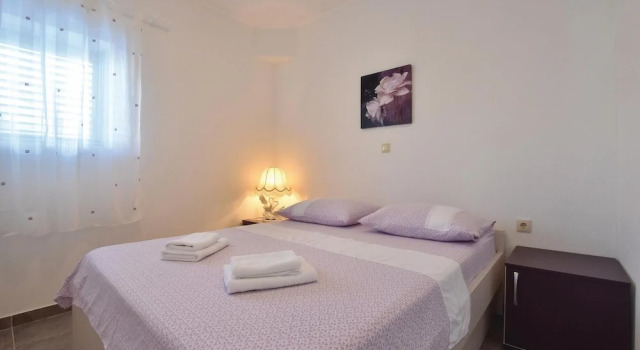 Awesome Home in Podstrana With Wifi and 1 Bedrooms, Rezerwuj Hotel Hotele w Strožanac z parkingiem, Parking