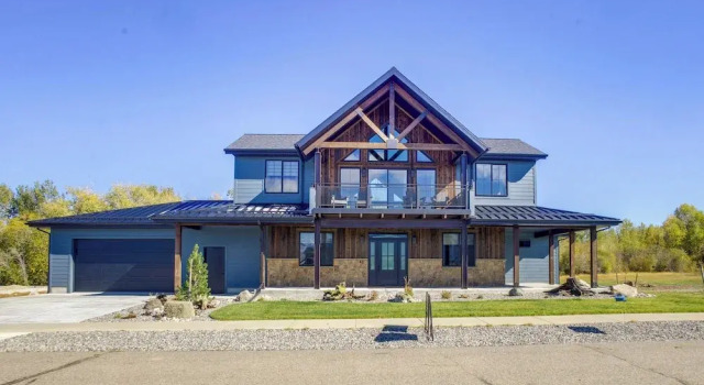 Коттедж 3 Mi to Dtwn Red Lodge: Mtn-view Home w/ Hot Tub