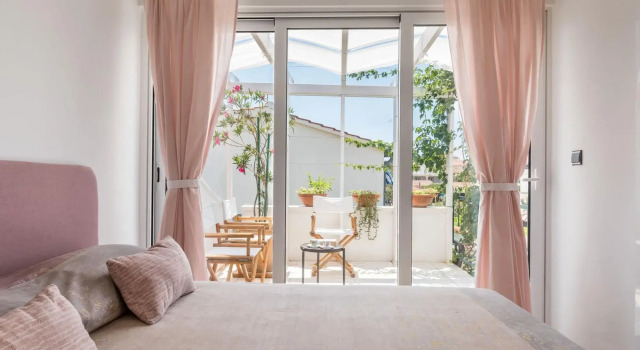 Beach Front Vacation Home, Private Beach, Boat Rental
