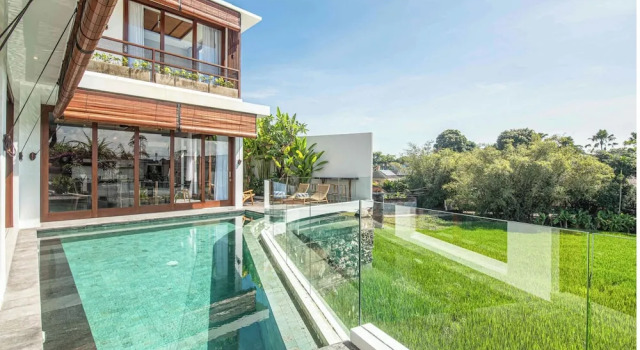 5-br Beach Villa in Canggu Overlooking Rice Fields, Rezervovat Vila Chaty v Bali, Chalupa