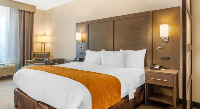 Люкс Comfort Inn & Suites Brighton Denver NE Medical Center
