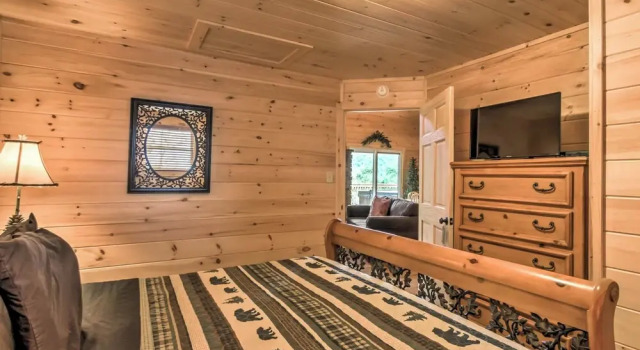 Коттедж Hot Tub & Loft: Mountain-view Sevierville Cabin