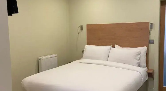 Charming London Apartment With Garden Views, Забронировать Апартаменты/квартира Лондон Большой Лондон, рядом с Станция метро Kensington (Olympia)