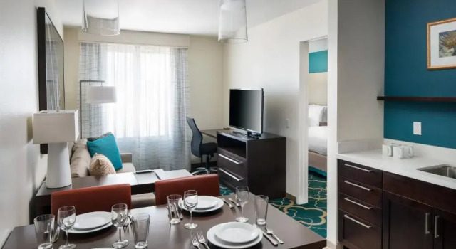Четырёхместный люкс c 1 комнатой Residence Inn by Marriott Los Angeles Pasadena/Old Town