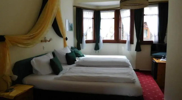 Kranenturm hotel, Забронировать Отель Отели Долины Среднего Рейна с завтраком, Завтраки