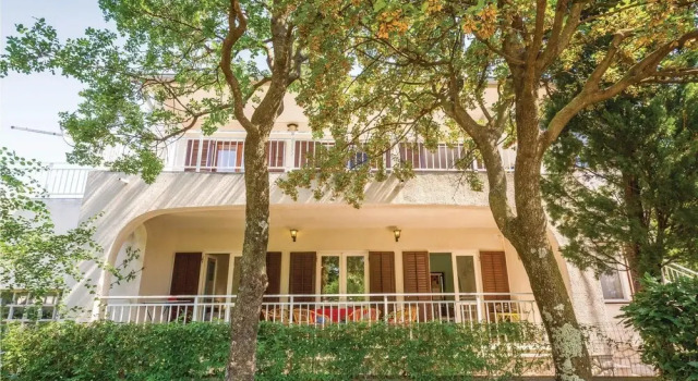 Amazing Home in Povile With Wifi and 5 Bedrooms