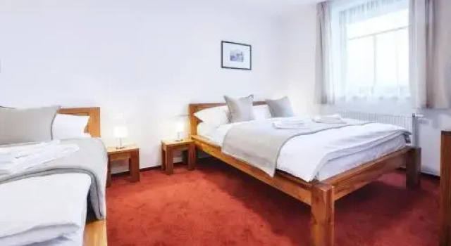 Penzion Al Capone Mníšek, Rezerwuj Hotel Hotele w Central Bohemia z parkingiem, Parking