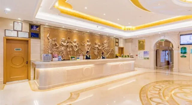 Vienna International Hotel  Guangdong Huazhou East, Boek Hotel Hotels in Guangdong met parkeren, Parkeren