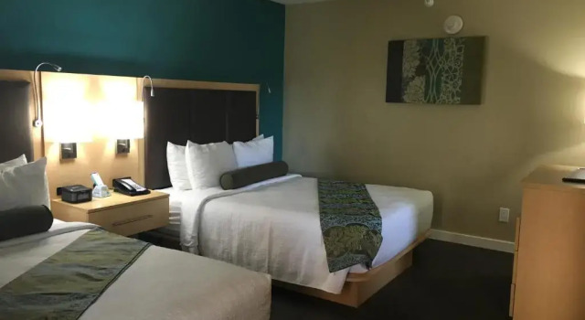Четырёхместный люкс Best Western Plus South Coast Inn