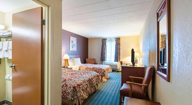 Четырёхместный номер Standard Quality Inn Near Pimlico Racetrack