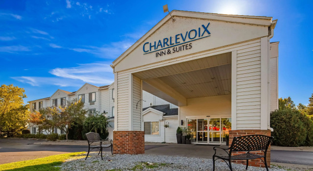 Charlevoix Inn & Suites SureStay Collection by Best Western, Prenota Hotel Charlevoix Michigan
