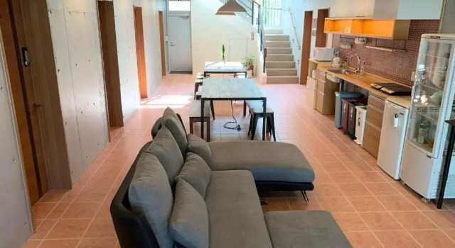 Кровать в общем номере (мужской номер) HOSTEL SunTerrace Ishigaki